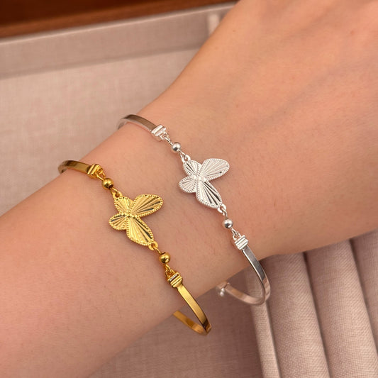The bangle that finishes the outfit, quietly.